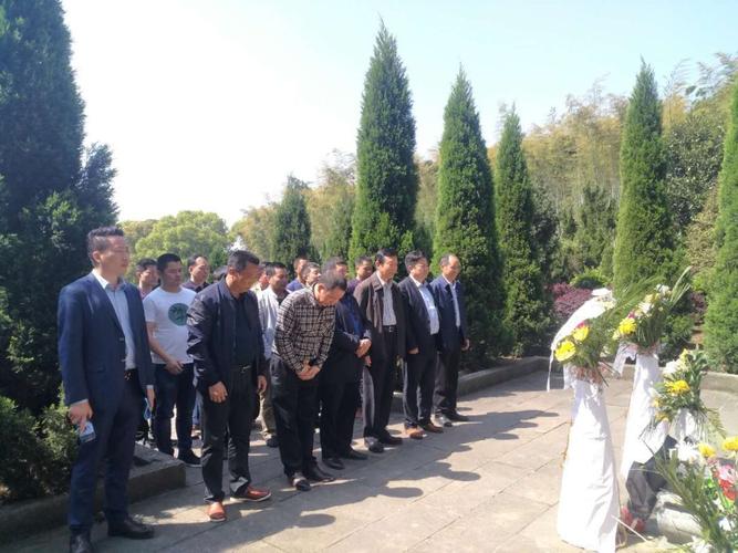 华容县长工教育基金会理事长,华容县慈善协会会长吴葆春,华客县烈士