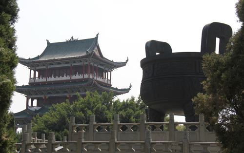 八境台与鼎.