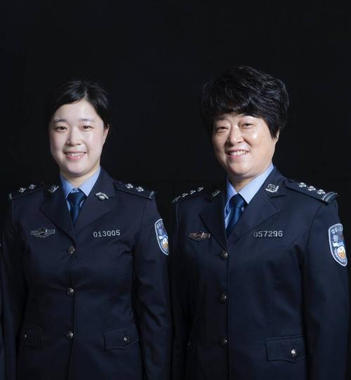 致敬警界"李焕英":打我有记忆起,妈妈就是穿警服的样子