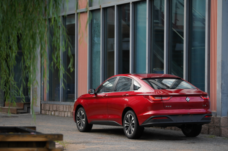 十万左右买轿车怎么选?年轻,激情,宝骏rc-6好选择