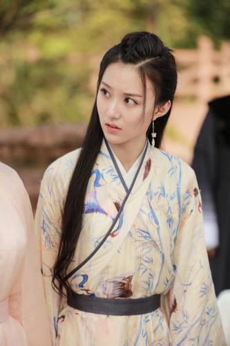 郑伟文执导,白鹿,许凯,肖燕,张鑫等主演的古装仙侠剧《招摇》从开播