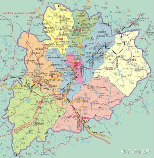 梅县区为花心,以蕉岭县,丰顺县,大埔县,平远县,五华县,兴宁市为花瓣