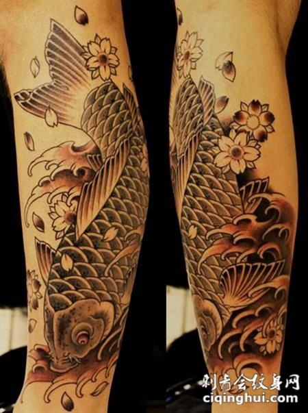 小臂鲤鱼浪花纹身图案