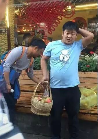 有网友说 刷了一个晚上抖音   10个里有8个都是他