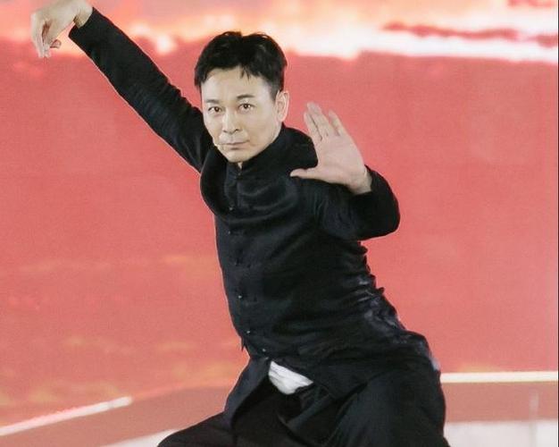 作为同门师兄弟,吴京早已大火,撞脸他的吴樾为何至今不温不火?