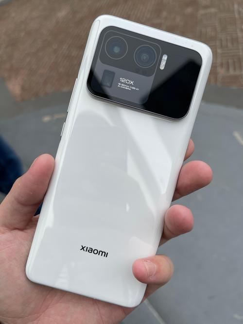 emmmmm小米11ultra确实有点大