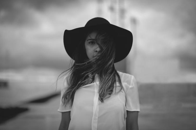 欧美风黑白女生,高清壁纸图片,欧美美女-好运图库