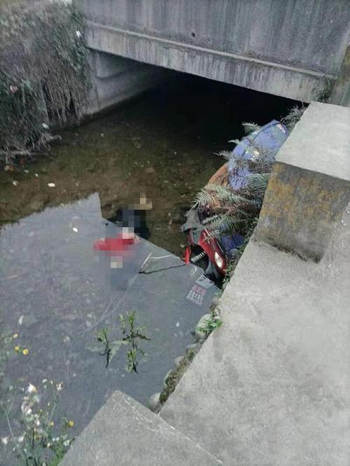 峨眉一河沟内发现女尸