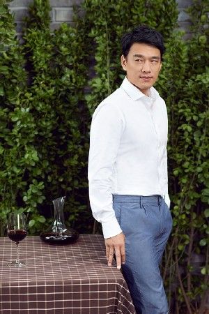 王耀庆最新大片 简单时尚尽显风度