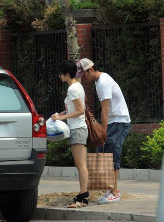 于小伟高圆圆ktv擦出爱情 疑两人已秘密完婚(组图)(2)