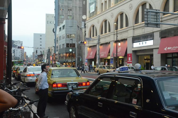 *日本的出租车,一直那么亮