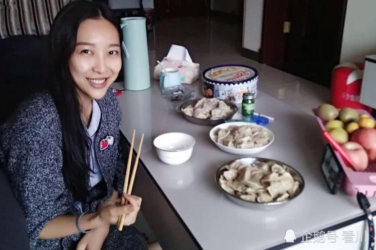 美女模特一顿吃80个饺子 货真价实"大胃王"