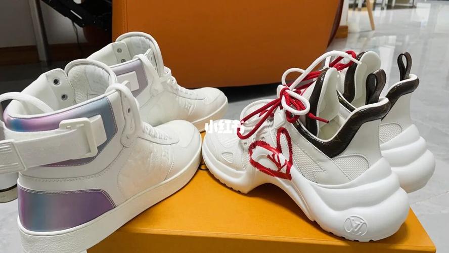 一眼喜欢,本地lv竟然没有,官网下单两天就到了,特别显腿长增高视觉有