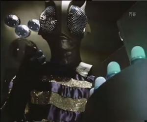 极光怪人加南星人(カナン星人/kanan-seijin)    身高:1.