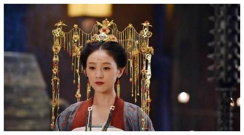 灵魂摆渡中戴凤冠霞帔的美人儿般若三七苏文秀谁更美