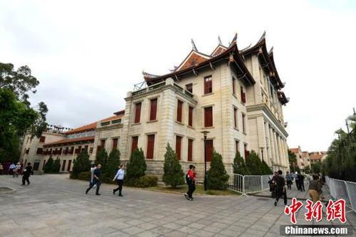 陈嘉庚先生倾注心血最多,也是"嘉庚建筑"中最为壮美的建南楼群.