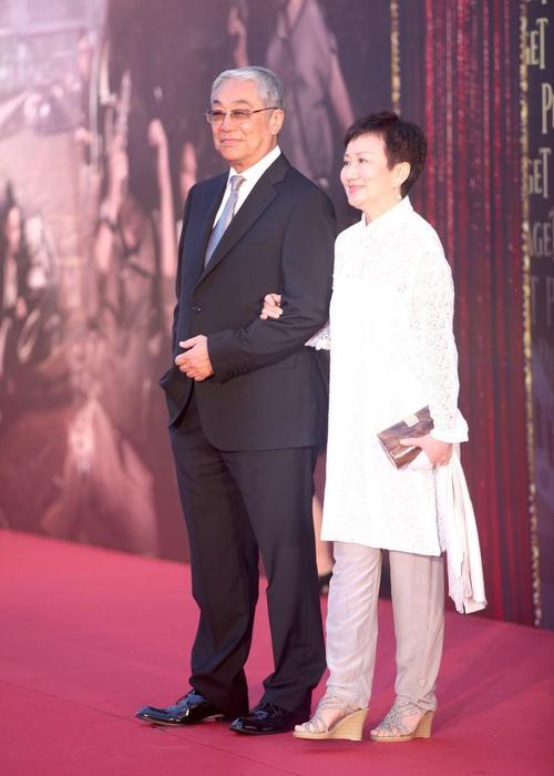85岁"黄药师"曾江仍老当益壮,近照精气十足,与第三任妻好恩爱_焦姣