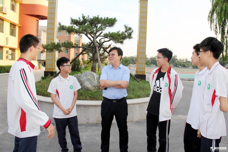 调任夏津一中担任校长的一年多时间里,王成华围绕学