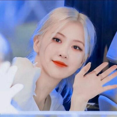 朴彩英金发头像