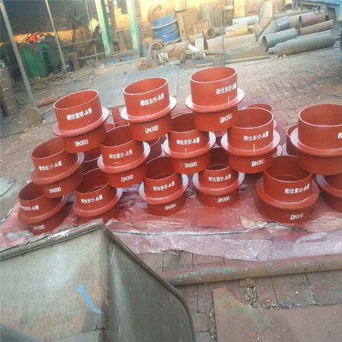 钢套管即套管与管道之间用钢材料封堵,达到密封效果.