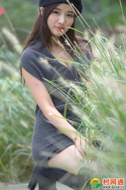 漂亮美女徐小燕身材白嫩而饱满,非常养眼