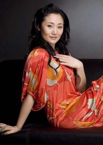 令妃娘娘,演技精湛低调不炒作和老公恩爱二十年,如今女儿很厉害