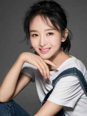萌妃驾到言轻是谁演的言轻扮演者夏一瑶个人资料写真及生活照欣赏
