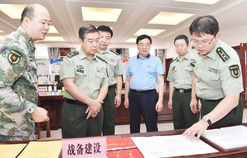 省军区政委李宁来我市调研