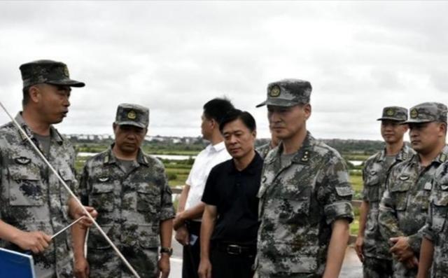 东部战区陆军成立后,历任司令员都有谁?什么军衔?