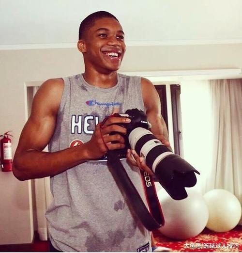 看字母哥13年与18年对比图, 肌肉大了一倍! 联盟第一人指日可待?