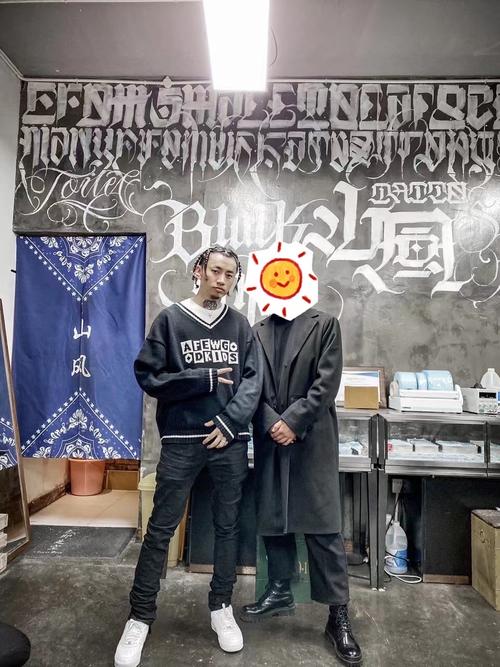 之前陪朋友去纹身马思唯纹身照片更新