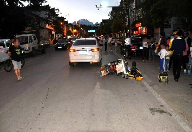 山东突发车祸男子酒后骑车撞倒行人逃逸伤者抢救无效死亡