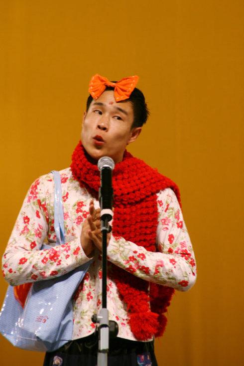 苏醒反串酷似二人转男丑