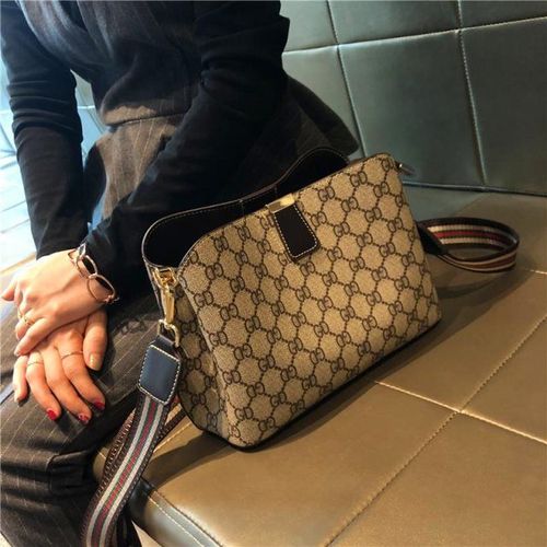 新款lv包包图片2020,lv女包新款图片 ing lv缨旅香港代购2020新款真皮时尚女包水桶包小ck