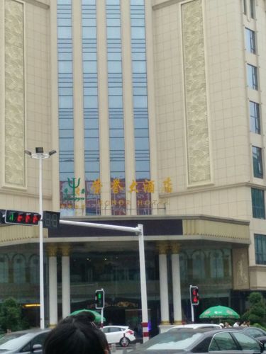 标签: 休闲娱乐 ktv  荣誉大酒店-ktv共多少人浏览:2617006  电话