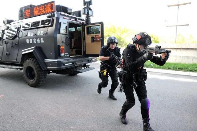 巡特警实战训练 展示"反恐精英"风采