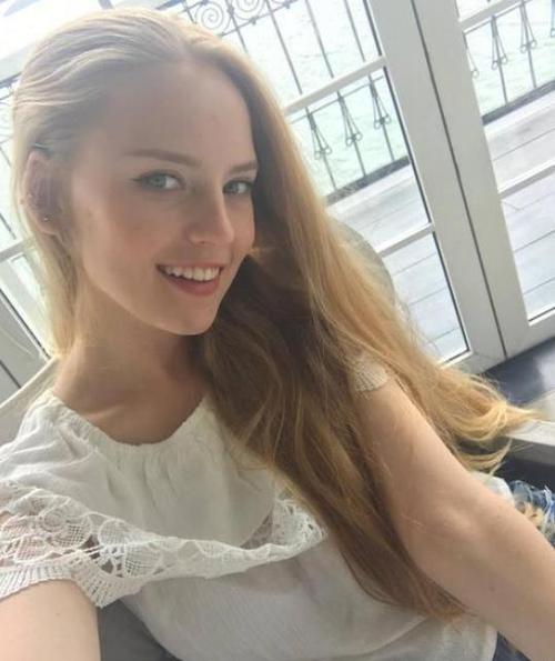 白俄罗斯数学老师引争议大量比基尼照曝光学生我要上数学课