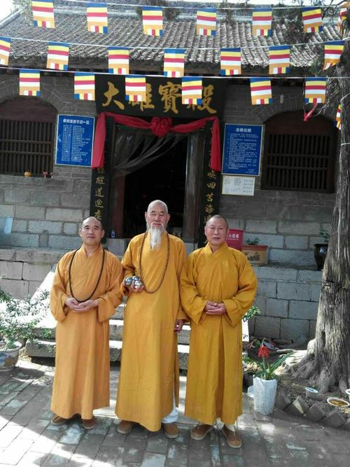 回到家里才意外得知这位长者师父就是龙泉寺住持——上恒下寿法师