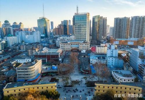 从胜利堂看酒杯楼