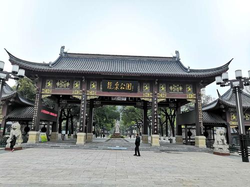 寒冬中的荆门龙泉公园