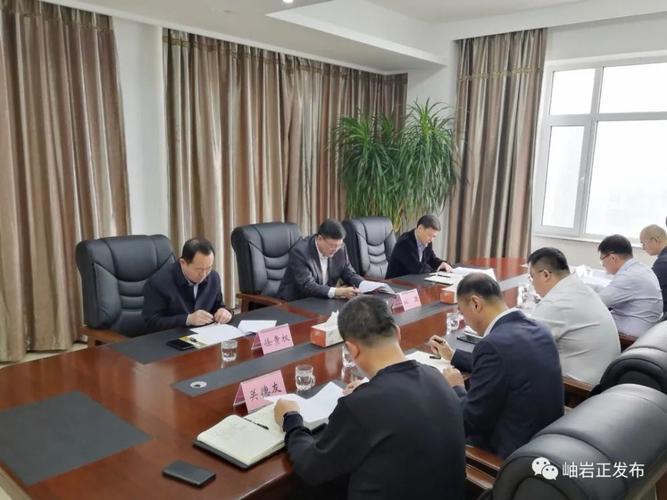 杜强到县委政法委进行工作调研