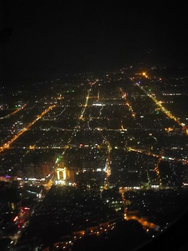 快看快看～这是在飞机上拍的杭州夜景呢～美不美?