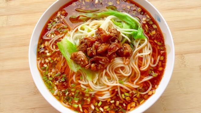 【创意小厨娘】自制一碗特色的资中兔子面,好吃到我连面汤都喝光了.