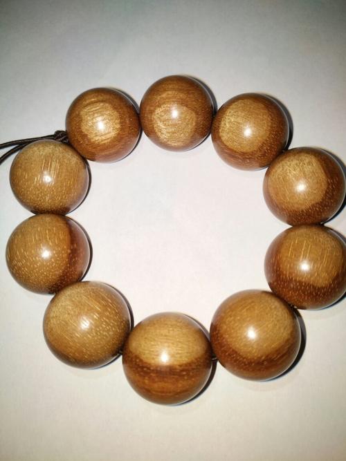 请教高手帮忙看看这个是什么木头手串?刚刚车出来的,打到2000目砂纸!