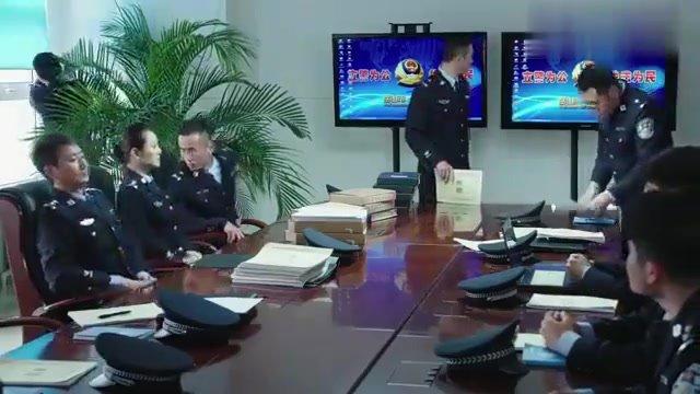 警察锅哥:众人为了简凡,在开会时故意捣乱,强哥却直接就睡觉了