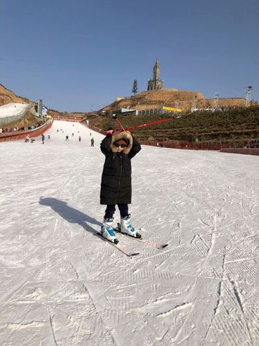 采薇庄园四季滑雪场