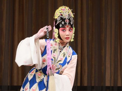 [转载]昆曲《孽海记 思凡》石晓珺(附后台化妆照)