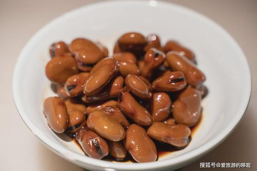 在绍兴,蚕豆被称为罗汉豆,其拨开之后颇像一个罗汉憨态可掬端坐其中