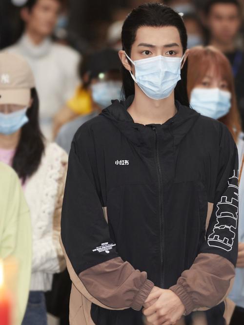 肖战同款李宁外套_肖战_外套_李宁怎么样_穿搭_潮流