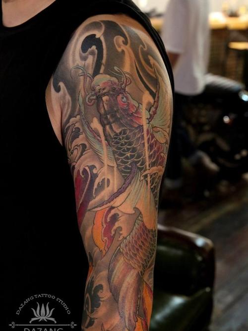 传统花臂 鲤鱼莲花水浪_纹身图案手稿图片_经理的纹身